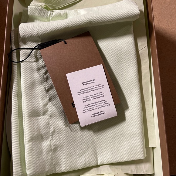 Burberry White Kingdom LOGO SLIDES. - Picture 4 of 6